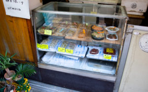 東京都荒川区東尾久 おぐぎんざ商店街：丸栄食品