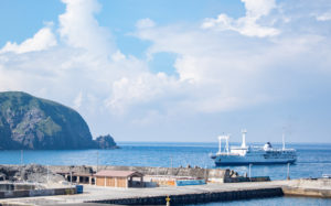 東京都神津島：神津島港とさるびあ丸