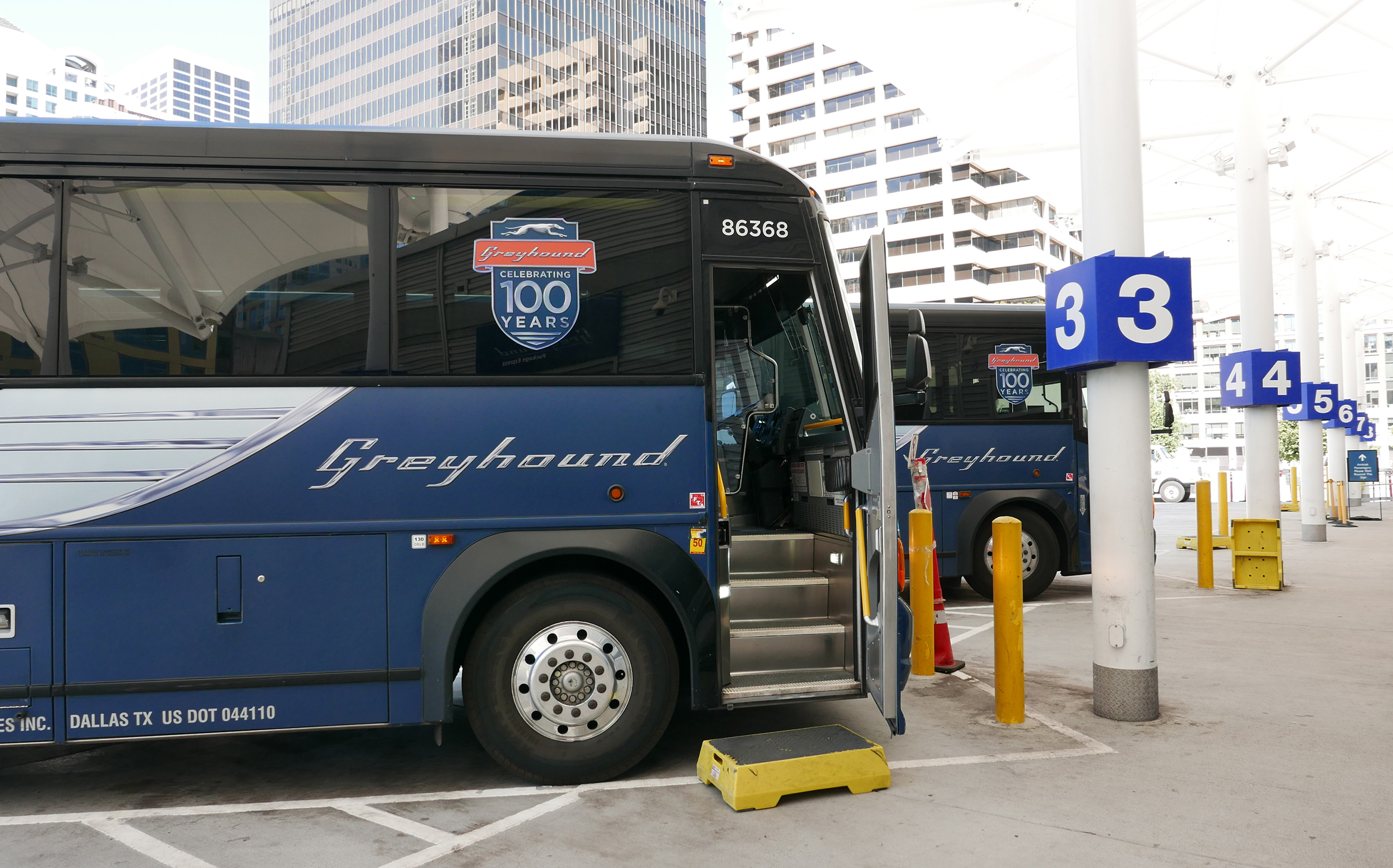Greyhound：Transbay bus Terminal, San Francisco, CA, United States