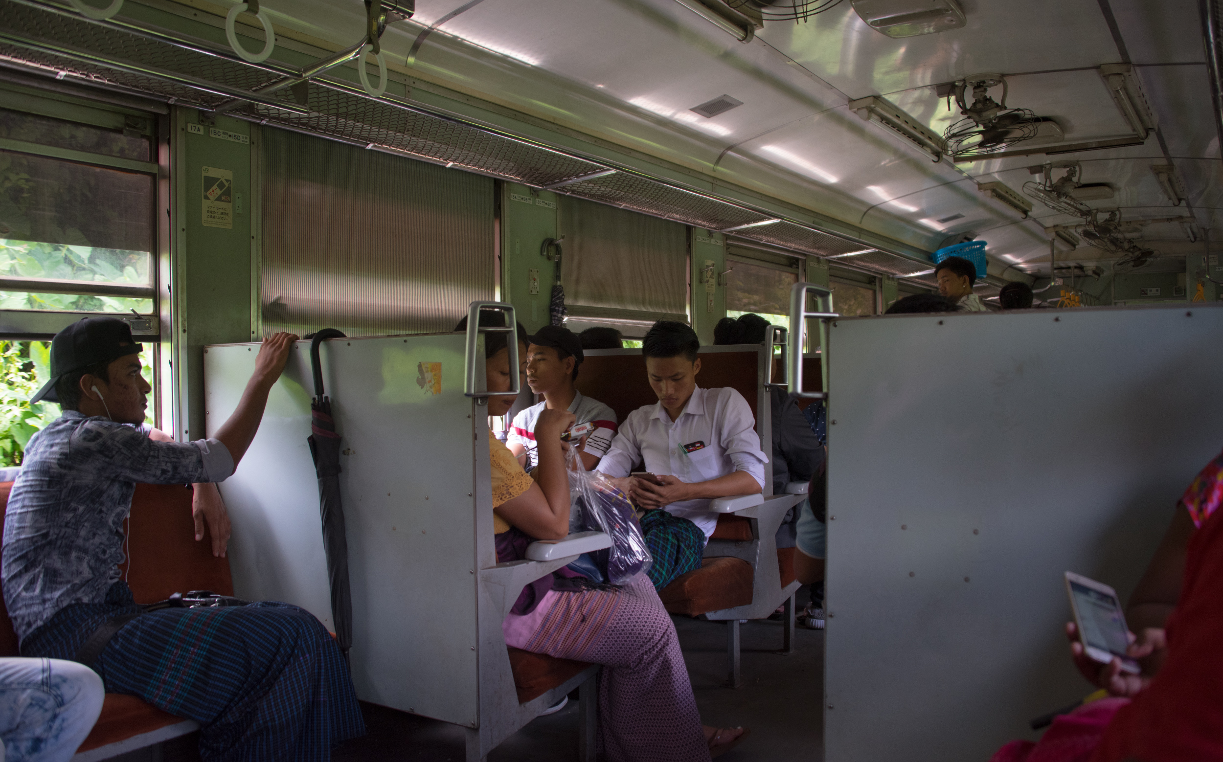 Yangon City, Myanmar：環状線の電車