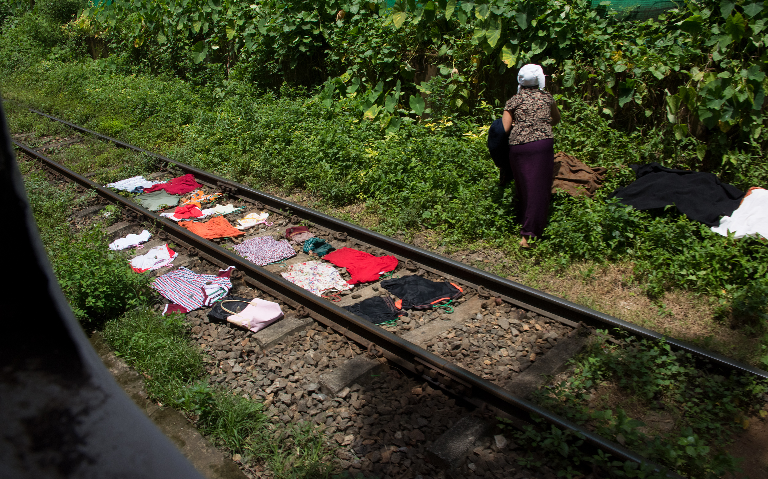 Yangon City, Myanmar：環状線の電車